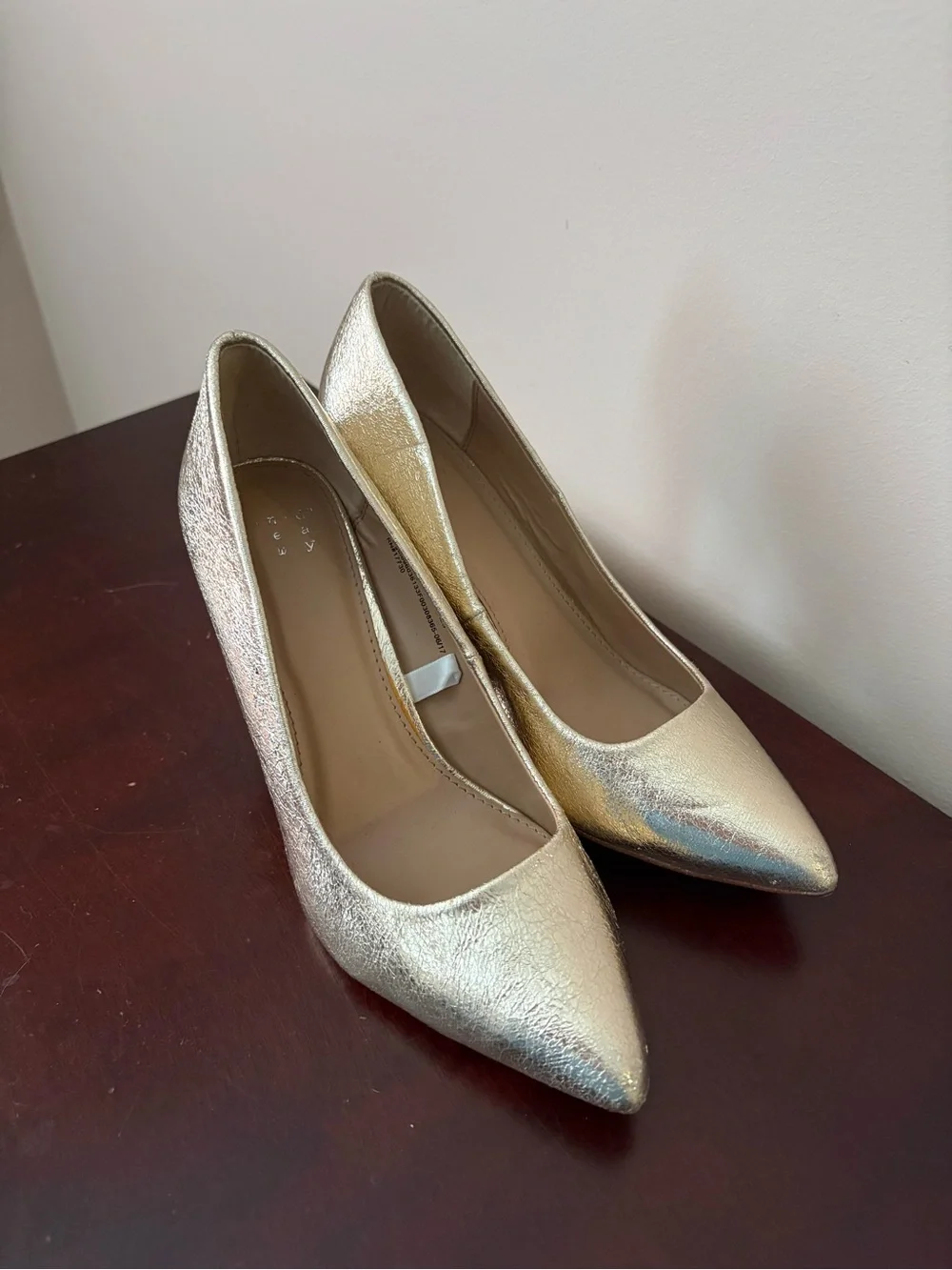 A New Day Gold Pointed-Toe Leather High Heel Pump Sz 6.5